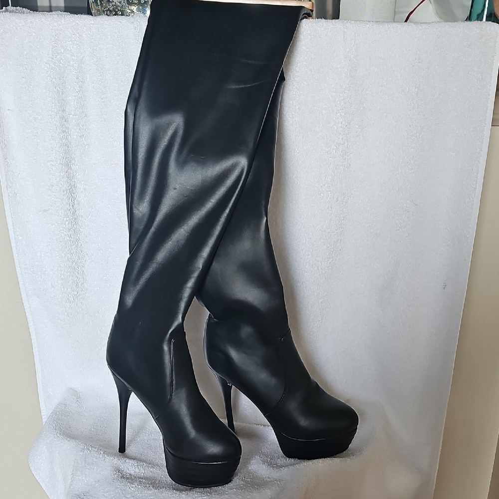 Sleek Black Over the Knee Boots with Glossy Finish